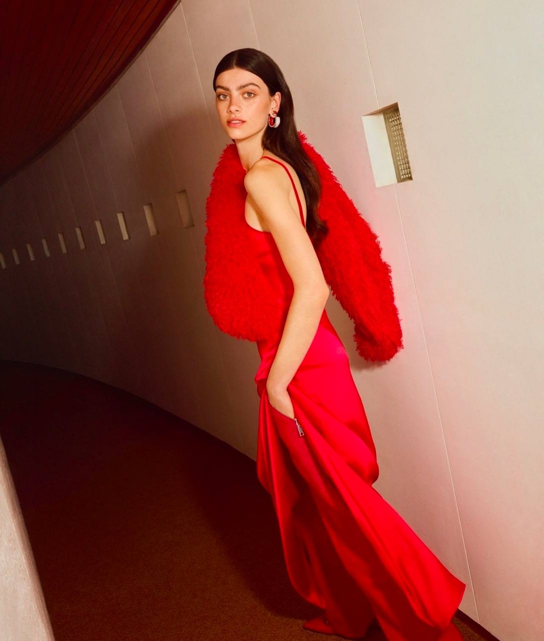 Выглядеть блестяще
До Нового года осталось две недели, и я решила, что в этот период не буду постить сложный контент | Сетка — социальная сеть от hh.ru