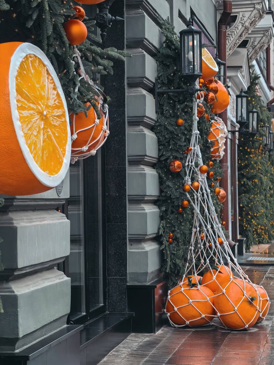Мандариновое настроение🍊
🚌ул. Большая Дмитровка, 7/5, стр. 2
Фото: Владимир Ильин
📲Подпишитесь на Вдвижении | Сетка — социальная сеть от hh.ru