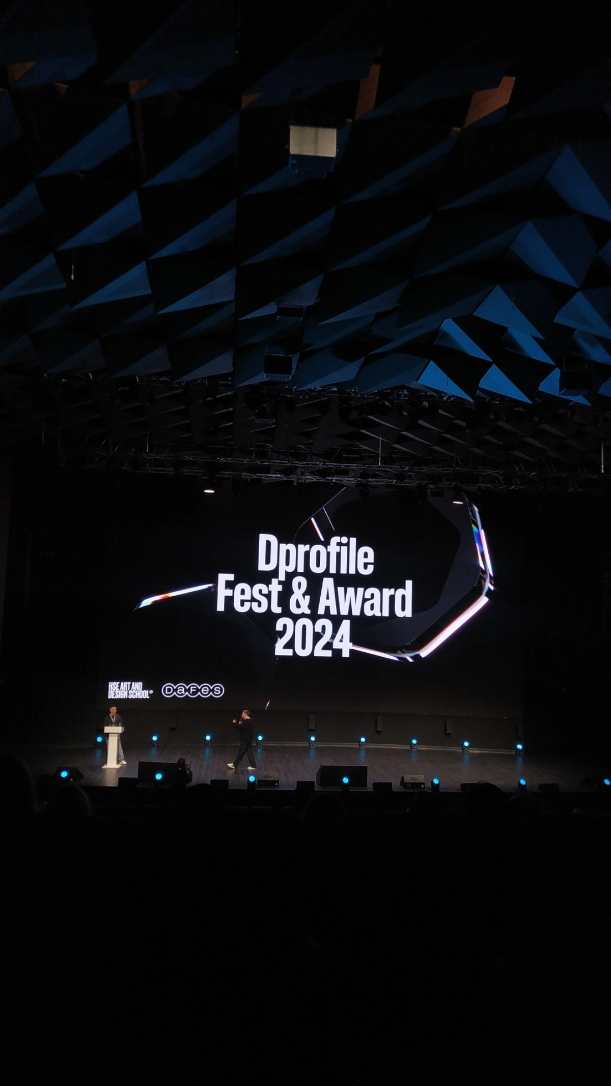 ✅ Design Prosmotr
✅ Дизайн Выходные
✅ Dprofile fest
В субботу была на Dprofile fest and awards.
Слушали лекции от крутых опытных дизайнеров, делали раскладки на картах таро и сравнивали дизайн с репом | Сетка — социальная сеть от hh.ru