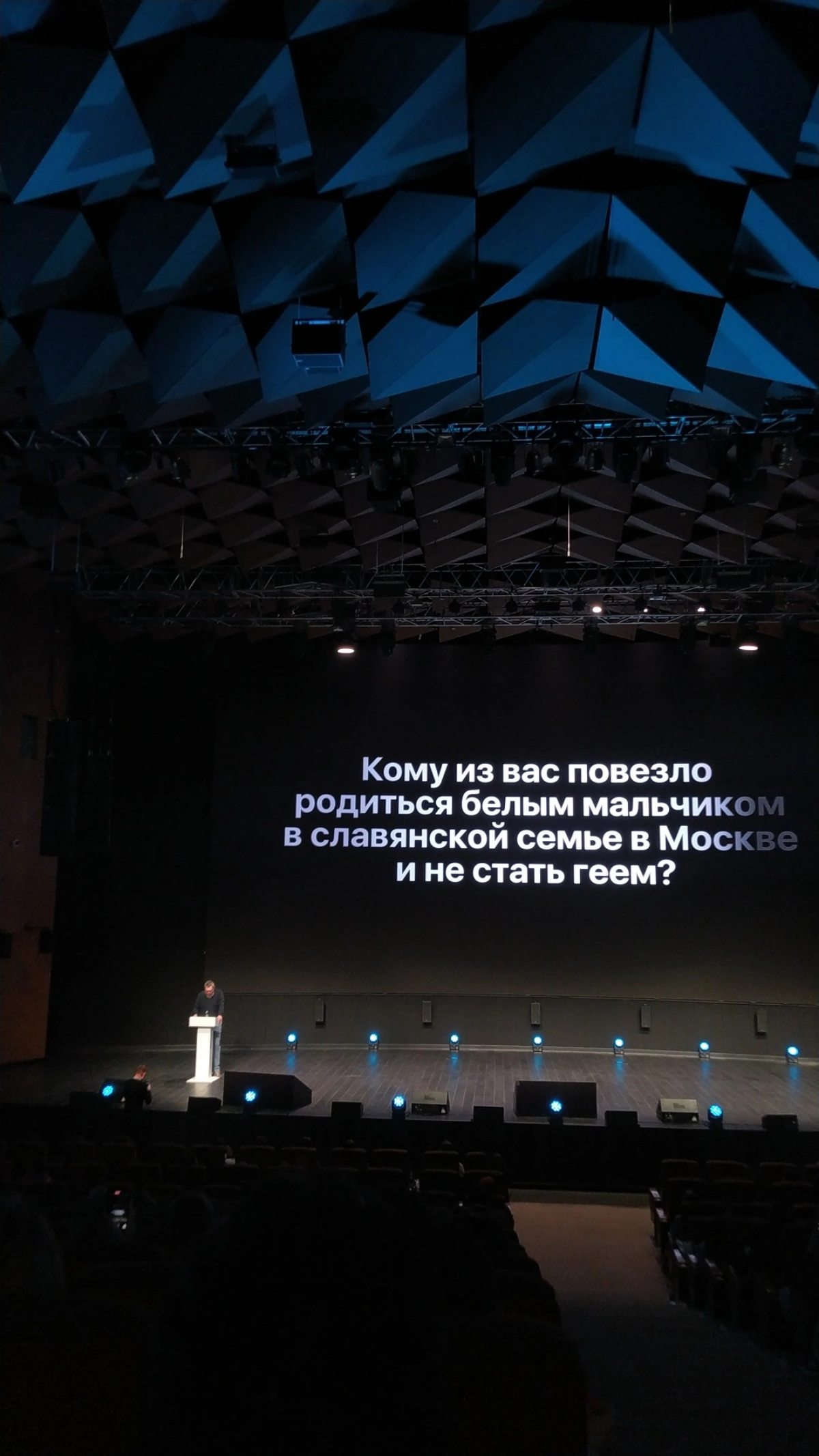 ✅ Design Prosmotr
✅ Дизайн Выходные
✅ Dprofile fest
В субботу была на Dprofile fest and awards.
Слушали лекции от крутых опытных дизайнеров, делали раскладки на картах таро и сравнивали дизайн с репом | Сетка — социальная сеть от hh.ru
