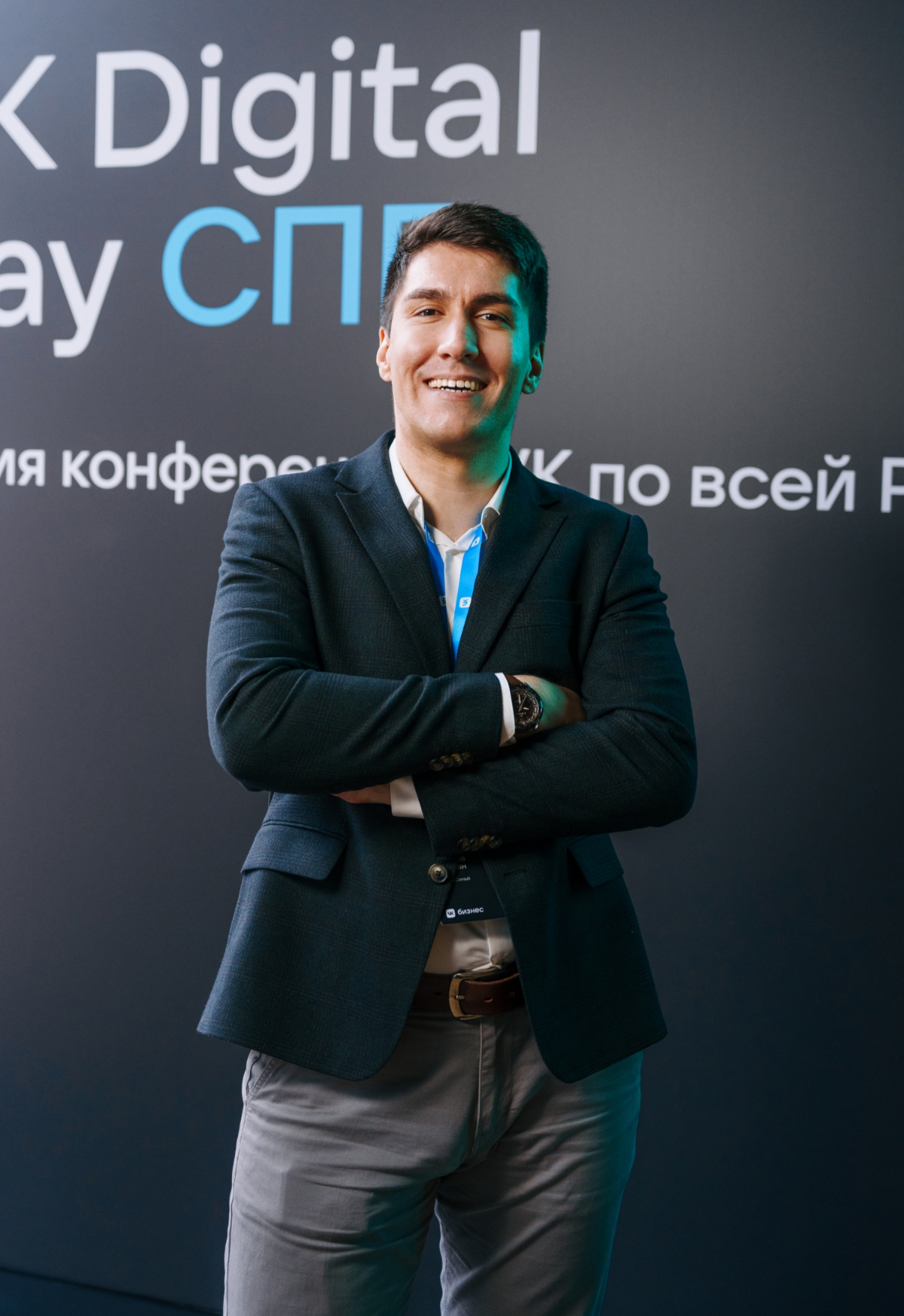 Привет! Давайте знакомиться 😊
Меня зовут Руслан Бабаев, я бизнес-консультант, тренер по продажам и спикер из Санкт-Петербурга | Сетка — социальная сеть от hh.ru