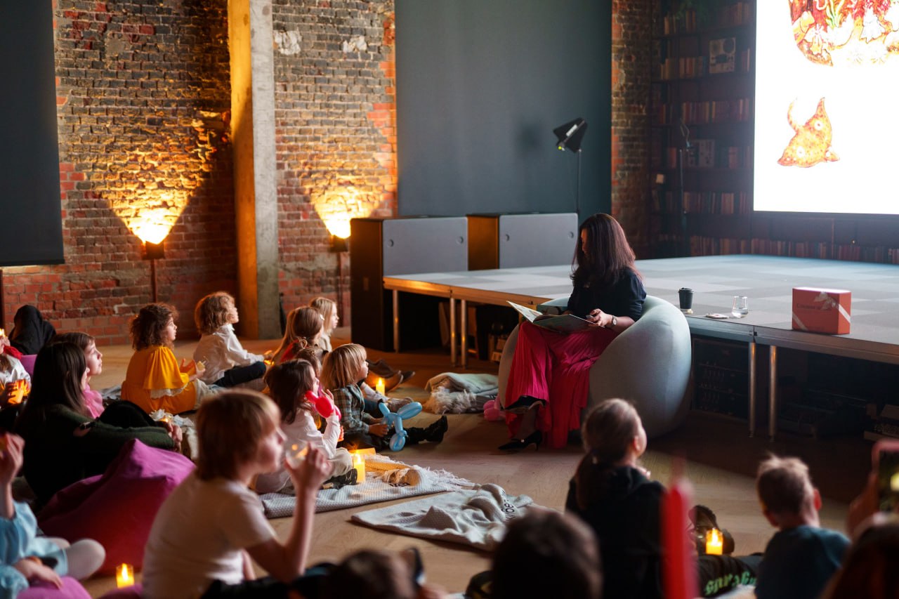 Новогодняя встреча книжного клуба Кибердома для партнёров 
8 декабря в уютной атмосфере Кибердома состоялась встреча Книжного клуба «Новогоднее чтение сказок», которую провели Екатерина Еленская, комм... | Сетка — социальная сеть от hh.ru