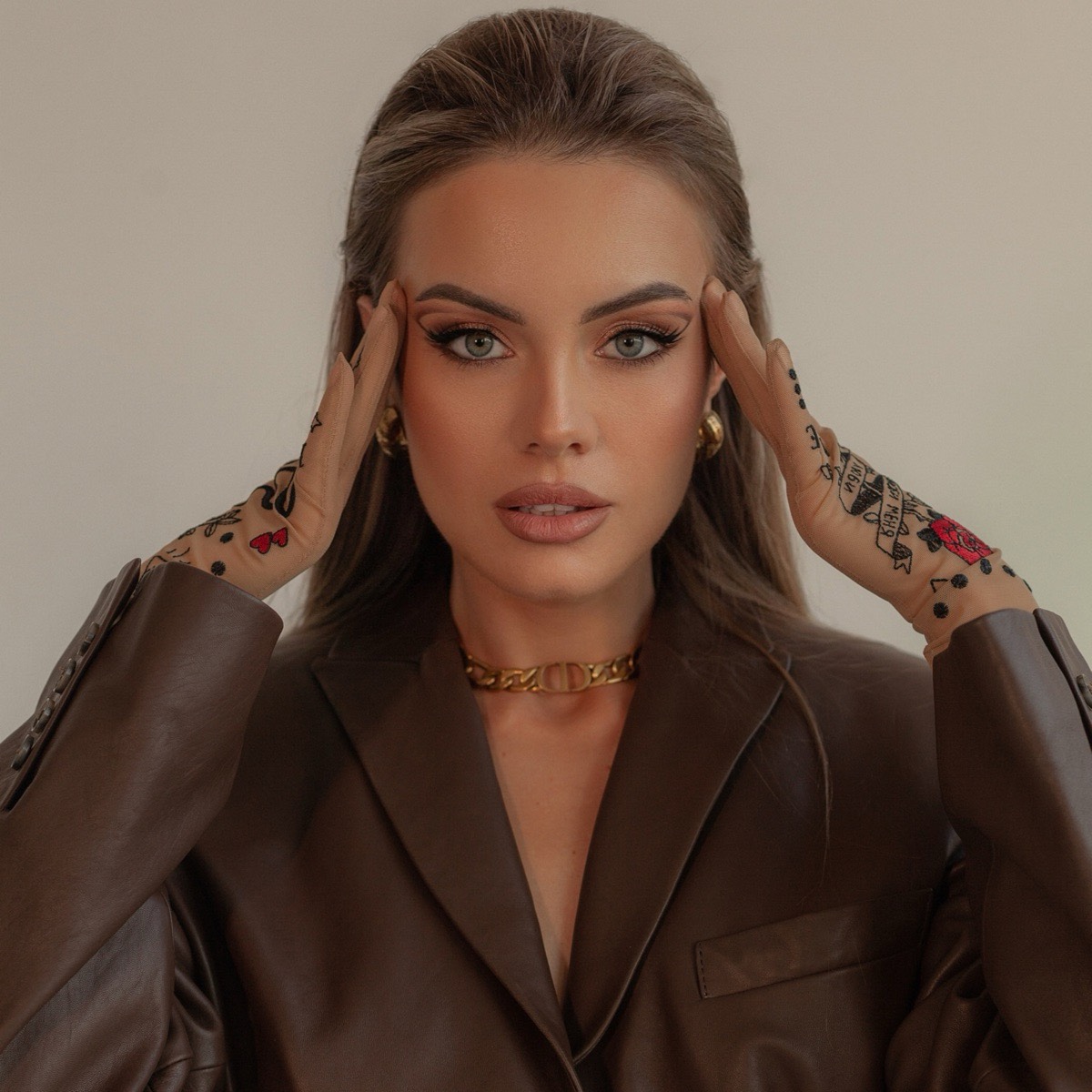 Николь Карона