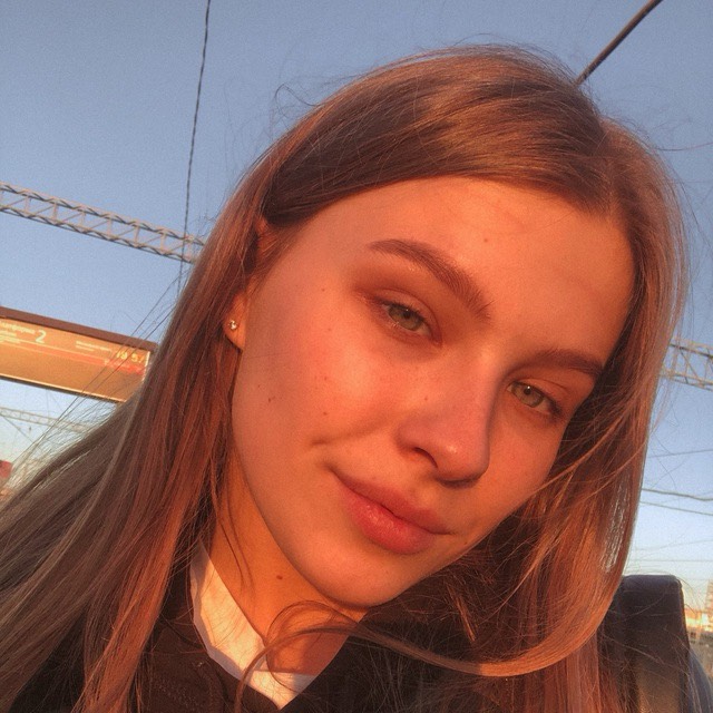 Анна Попова