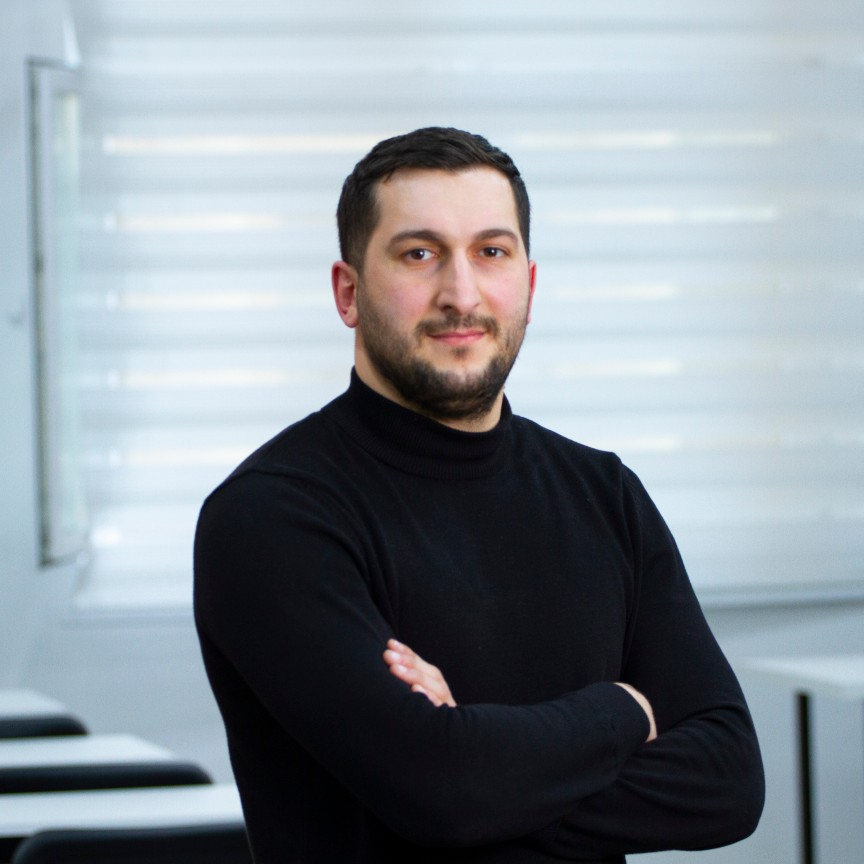 Всем привет дорогие друзья, уже который год надоело работать на нелюбимой работе, решил выучиться на дизайнера, так оно и пошло научился сам и стремительно! Теперь ищу коллектив где можно набраться оп... | Сетка — социальная сеть от hh.ru