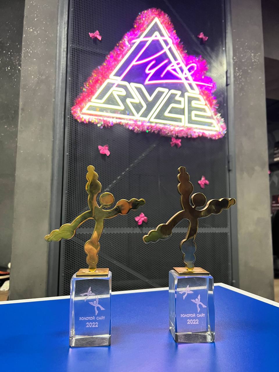 Завтра подводит итоги премия Золотой сайт и приложение 2023
Припозднились ребятки, конечно. Но лучше поздно, чем никогда :) 
Мы подали шесть кейсов:
🔴1 | Сетка — социальная сеть от hh.ru