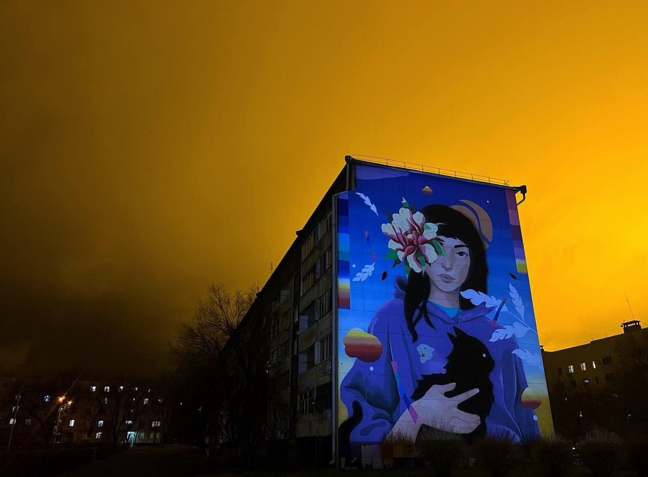 🖼В Солнечнодольске можно полюбоваться уникальными муралами
В темное время суток они приобретают особенное очарование на фоне подсвеченного теплицами ночного неба.
@stavdvor | Сетка — социальная сеть от hh.ru