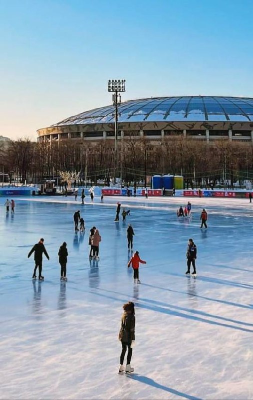 Где покататься на коньках в Москве?
⛸Каток на ВДНХ
⏳Вт-Пт 11:00-23:00; Сб-Вс и праздники 10:00-23:00
💵Стоимость: от 300₽ (без проката), от 900₽ (с прокатом)
Подробнее
⛸The Rink в Сколково
⏳Ежедневно 1... | Сетка — социальная сеть от hh.ru