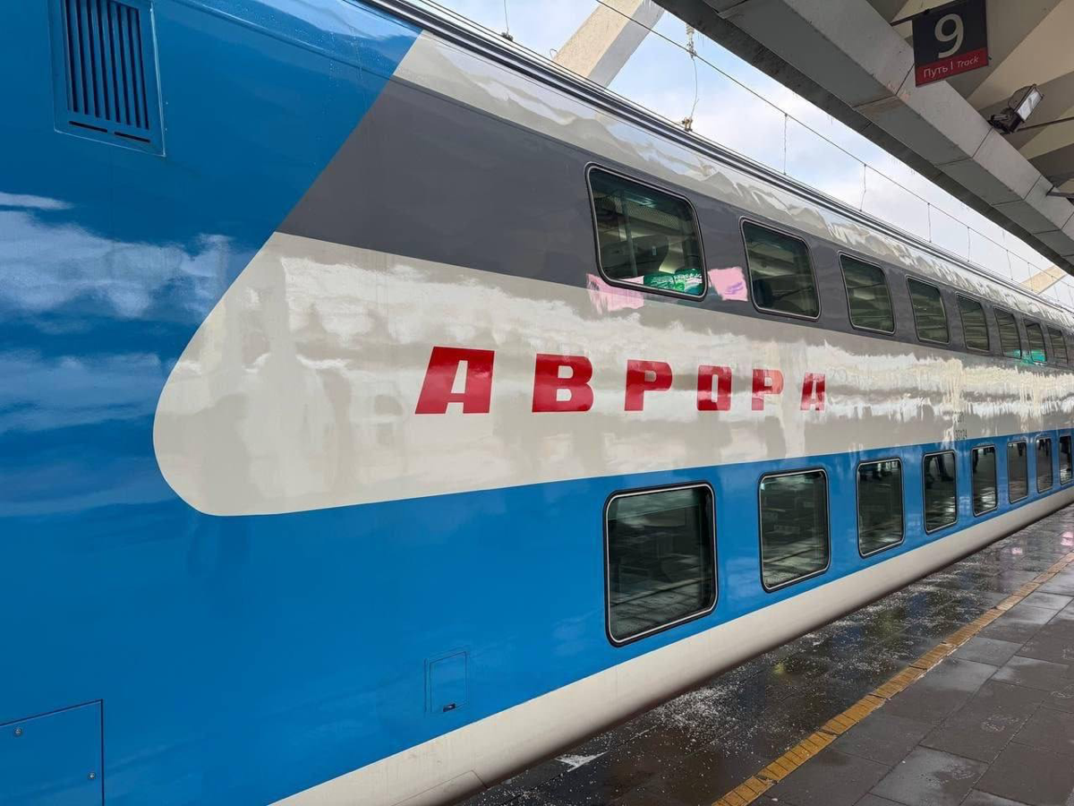 🚝 РЖД показал новый двухэтажный скоростной поезд «Аврора»
Первый рейс между Питером и Москвой запланирован уже на завтра.
😊 Наш Питер:) | Сетка — социальная сеть от hh.ru