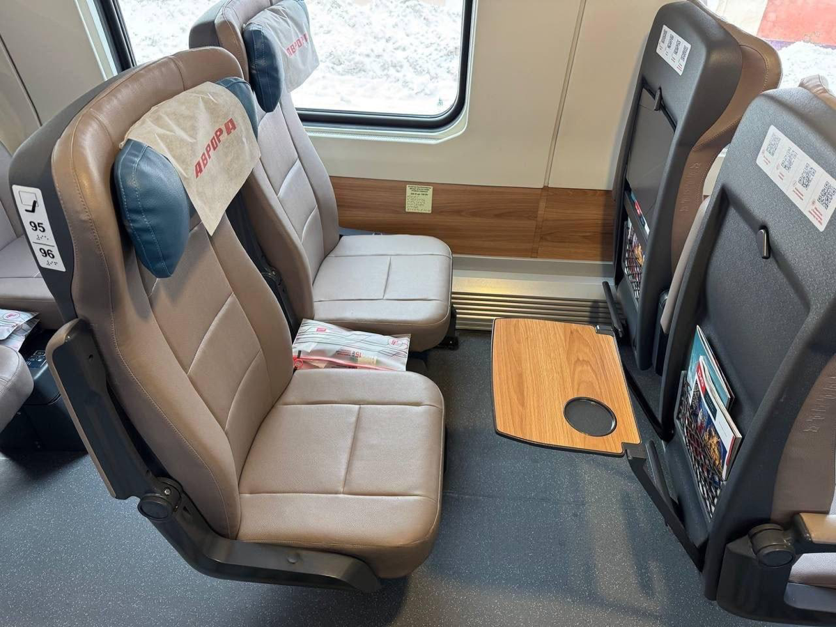🚝 РЖД показал новый двухэтажный скоростной поезд «Аврора»
Первый рейс между Питером и Москвой запланирован уже на завтра.
😊 Наш Питер:) | Сетка — социальная сеть от hh.ru