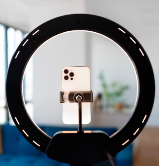 Самопрезентация
В жизни тема самопрезентации набирает обороты и самые прокаченные люди, у которых можно брать консультации и пример- это люди, которые не проходят собеседования на работу | Сетка — социальная сеть от hh.ru