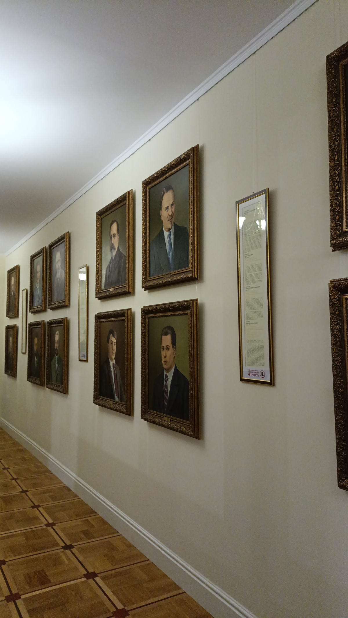 🌟 Торжественная номинация в сердце Москвы! 🌟  
Прошло незабываемое событие в мраморном зале Дома правительства города Москвы по адресу: ул. Тверская, 13 | Сетка — социальная сеть от hh.ru