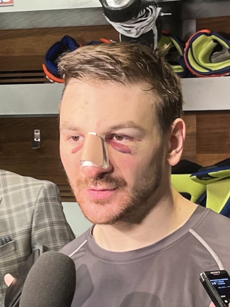 📢#RUMORS & #NEWS
🏒 Кент Хьюз (ГМ), Николай Бобров (со-директор департамента юношеского скаутинга и Винс Лекавалье (советник Хьюза по хоккейным операциям) встретились в Санкт-Петербурге с Романом Ротен... | Сетка — социальная сеть от hh.ru