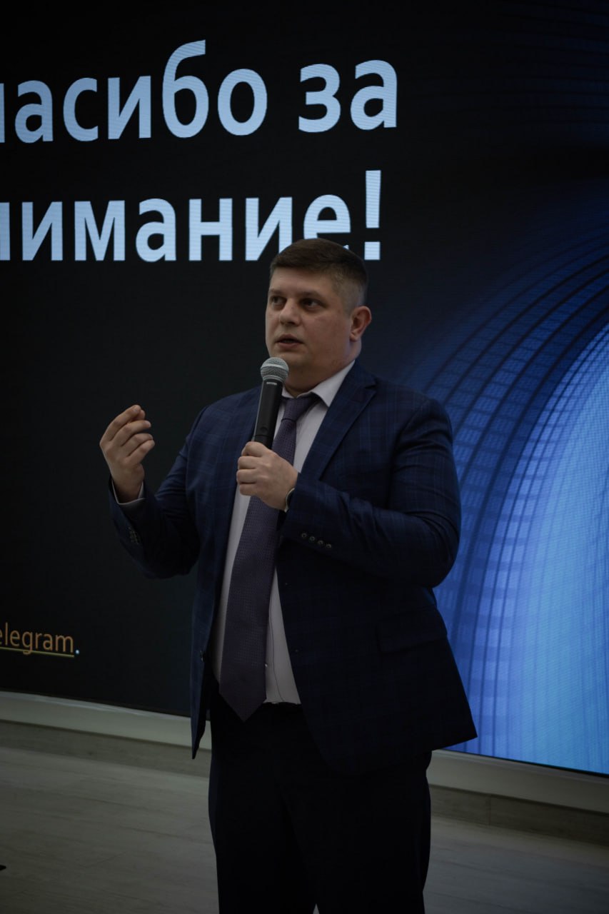 Всем доброе утро 👋 и отличного завершения рабочей недели!
Не так давно, а именно в октябре, прошел наш ежегодный форум, на котором я представлял тему NoCode-инструментов | Сетка — социальная сеть от hh.ru
