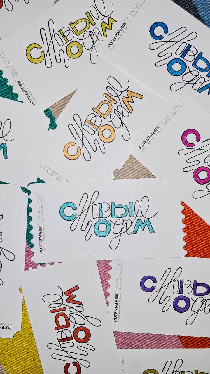 Красоты вам в ленту! 
Рисую шрифтовые новогодние открыточки 😍
Если хотите порадовать себя и поддержать меня, можно приобрести открыточки по 200₽ за шт 😜
#potentate #posca #сновымгодом #открытка #летте... | Сетка — социальная сеть от hh.ru