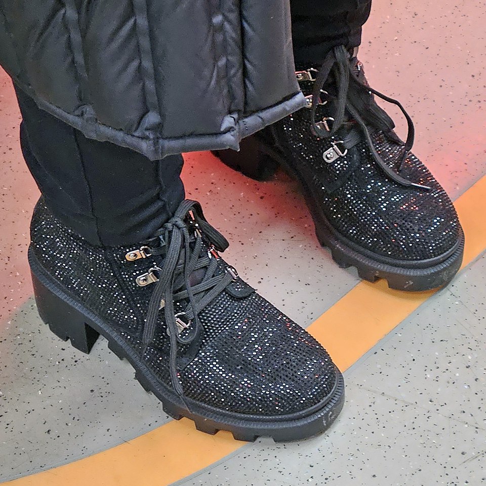 ТИПИЧНОЕ #16
Как бы не было типично по форме и цветам.. | Сетка — социальная сеть от hh.ru