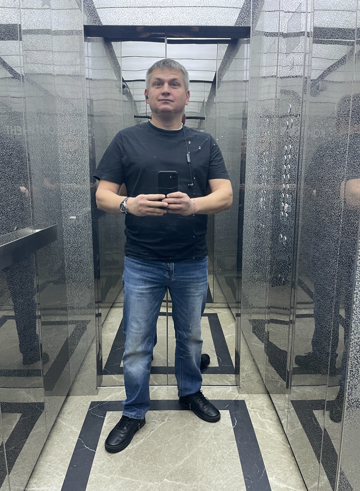 Мчусь на лифте возможностей в 2025 год! И дорогие мои подписчики, жду ваши пожелания мне, на след год. | Сетка — социальная сеть от hh.ru