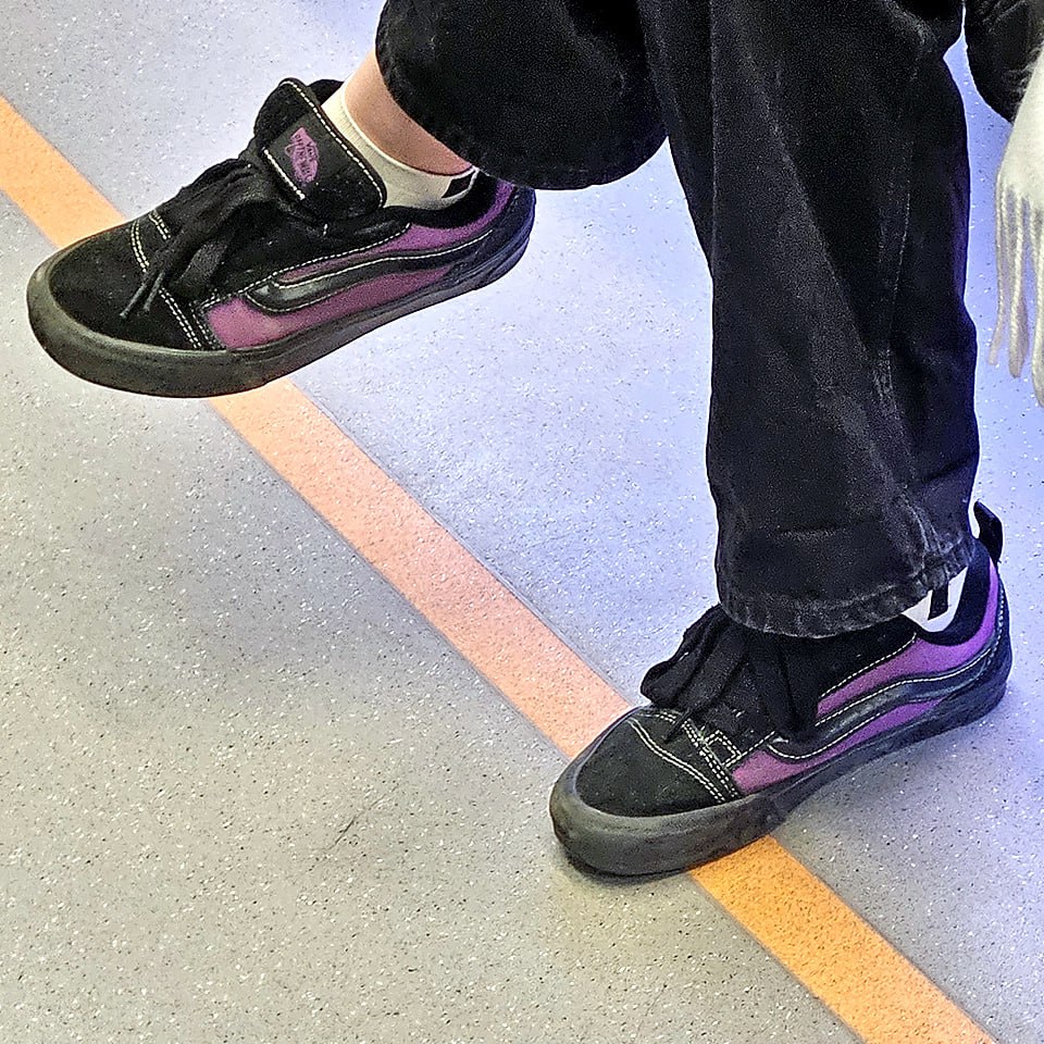 Плюсовая? 🤔
Тогда срочно выгулять VANSы ✨
Конкретно эти найдены вот тут👇
🪙Цена#1
Оригинал или максимально близкий к нему линейки Vans KNU Skool
🪙Цена#2
Близкий по цвету и похоже на оригинал (судя по ф... | Сетка — социальная сеть от hh.ru