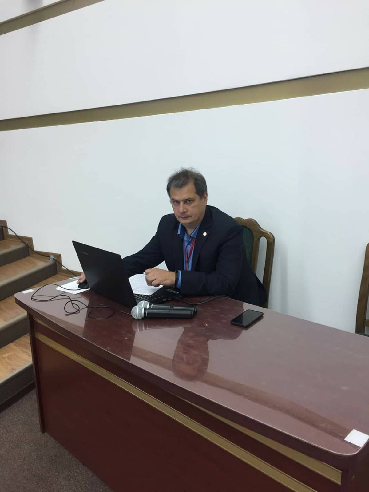 Александр Артамонов