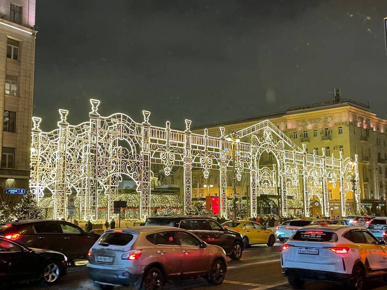 Москва предпраздничная… Новый год все ближе и ближе! Это, конечно, самый цент столицы, но выложим еще фото… позже | Сетка — социальная сеть от hh.ru