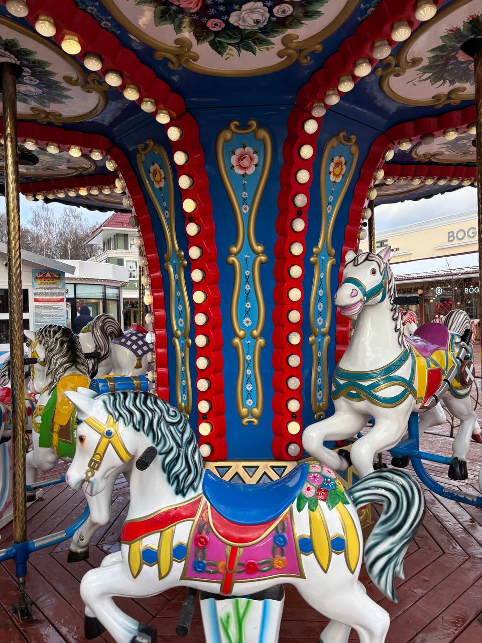 Ожидание праздника прикольнее, чем сам праздник🎅🏼
В прошлом году начиная с сентября до февраля у меня было 1-2 мероприятия в неделю, где я вела разборы фильмов, устраивала квартирники и прочие меропри... | Сетка — социальная сеть от hh.ru