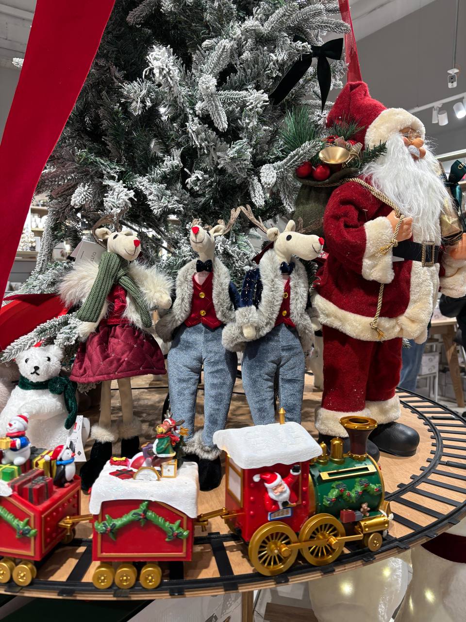 Ожидание праздника прикольнее, чем сам праздник🎅🏼
В прошлом году начиная с сентября до февраля у меня было 1-2 мероприятия в неделю, где я вела разборы фильмов, устраивала квартирники и прочие меропри... | Сетка — социальная сеть от hh.ru