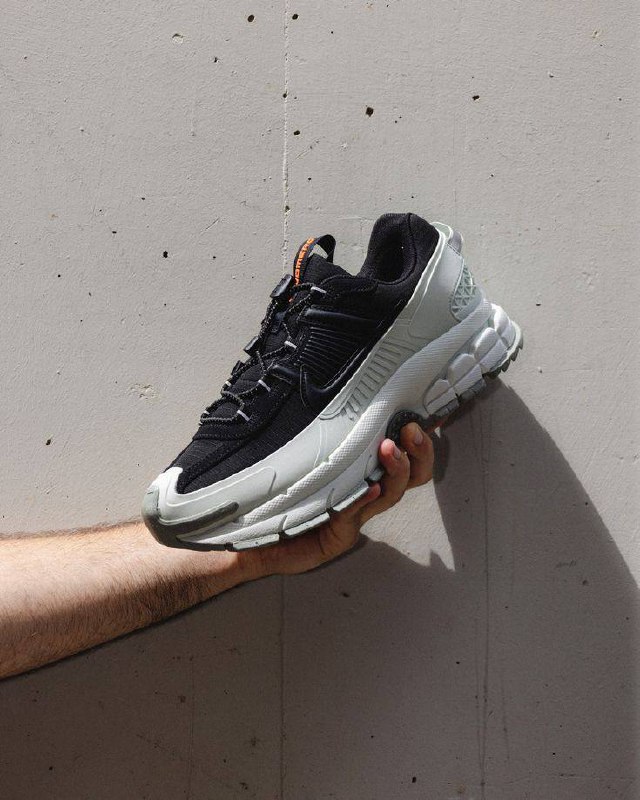 9 достойных кроссовок за 2024 год по мнению Сделано в России.
1. Canyaon x Bravest Studio
2. Nike Air Zoom Vomero 5 "Black Light Silver"
3 Timbs by MSCHF
4. TMNT x adidas originals Superstar
5 | Сетка — социальная сеть от hh.ru