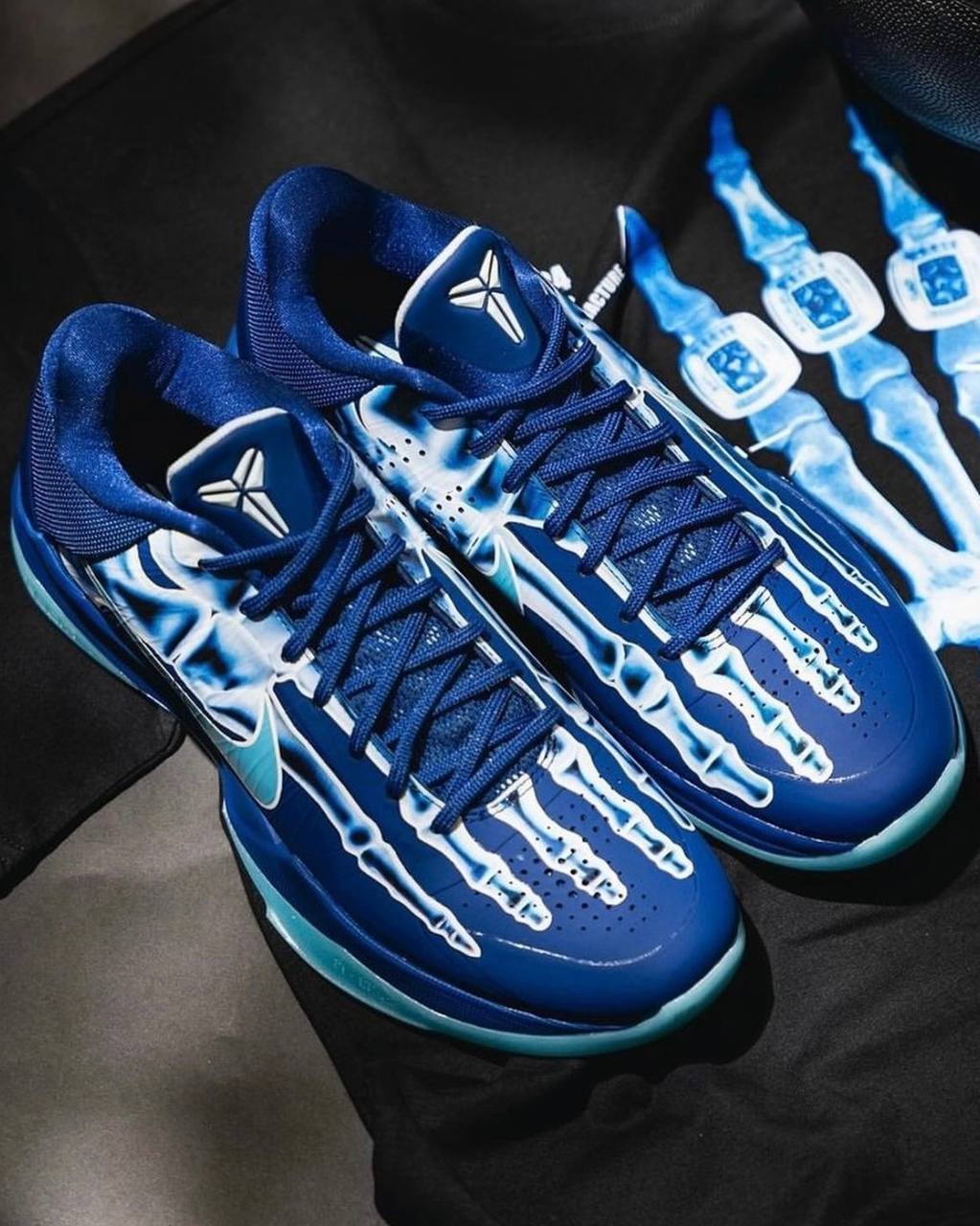 9 достойных кроссовок за 2024 год по мнению Сделано в России.
1. Canyaon x Bravest Studio
2. Nike Air Zoom Vomero 5 "Black Light Silver"
3 Timbs by MSCHF
4. TMNT x adidas originals Superstar
5 | Сетка — социальная сеть от hh.ru