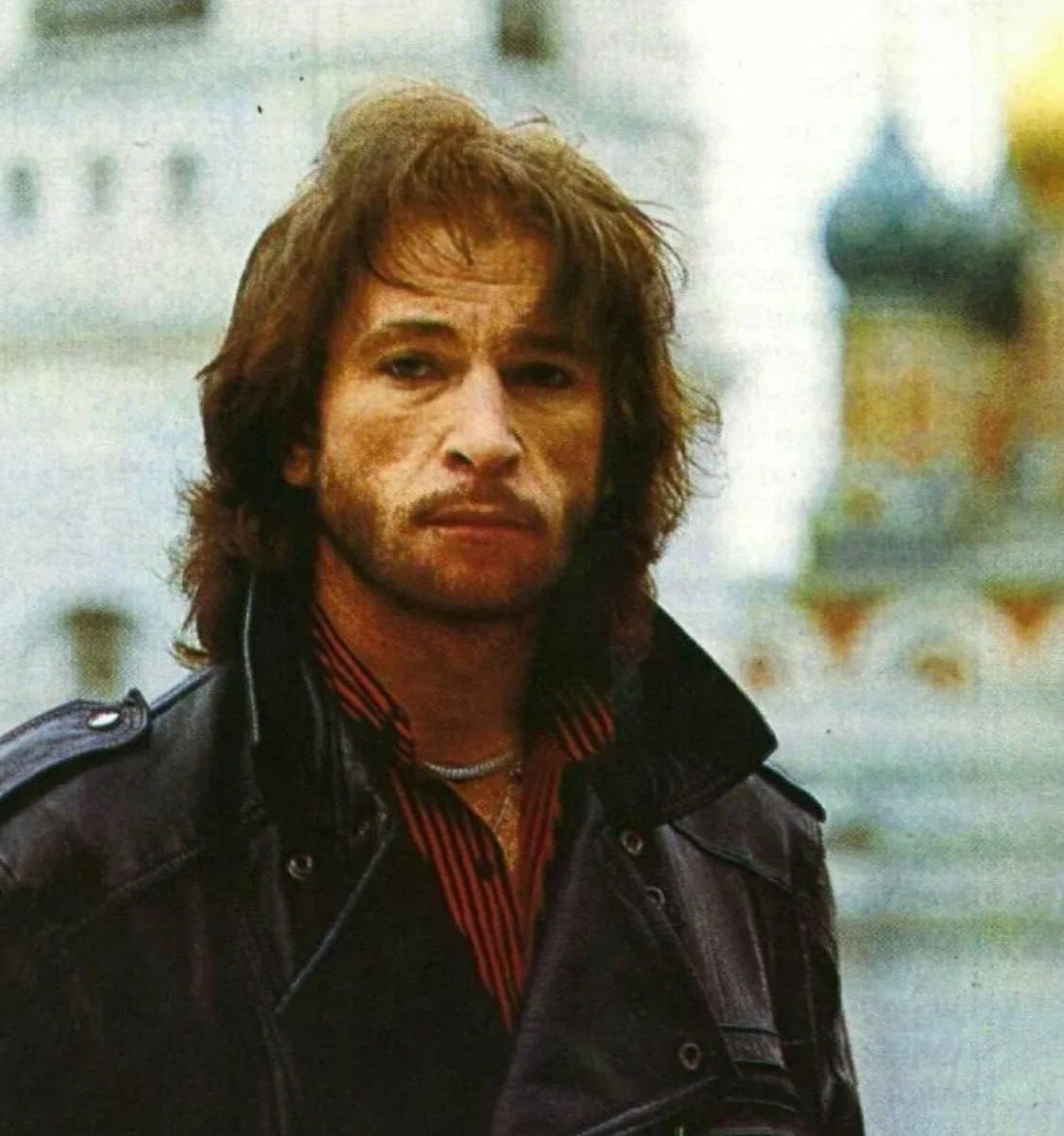💫 Игорь ТальковБудешь скромным — растопчут,
Будешь буйным — снесут,
Будешь умным — прогонят,
Добрым быть — засмеют,
Будешь грешным — осудят,
А цветущим — сомнут,
Будешь чистым — изгадят,
Ну, а злым — ... | Сетка — социальная сеть от hh.ru