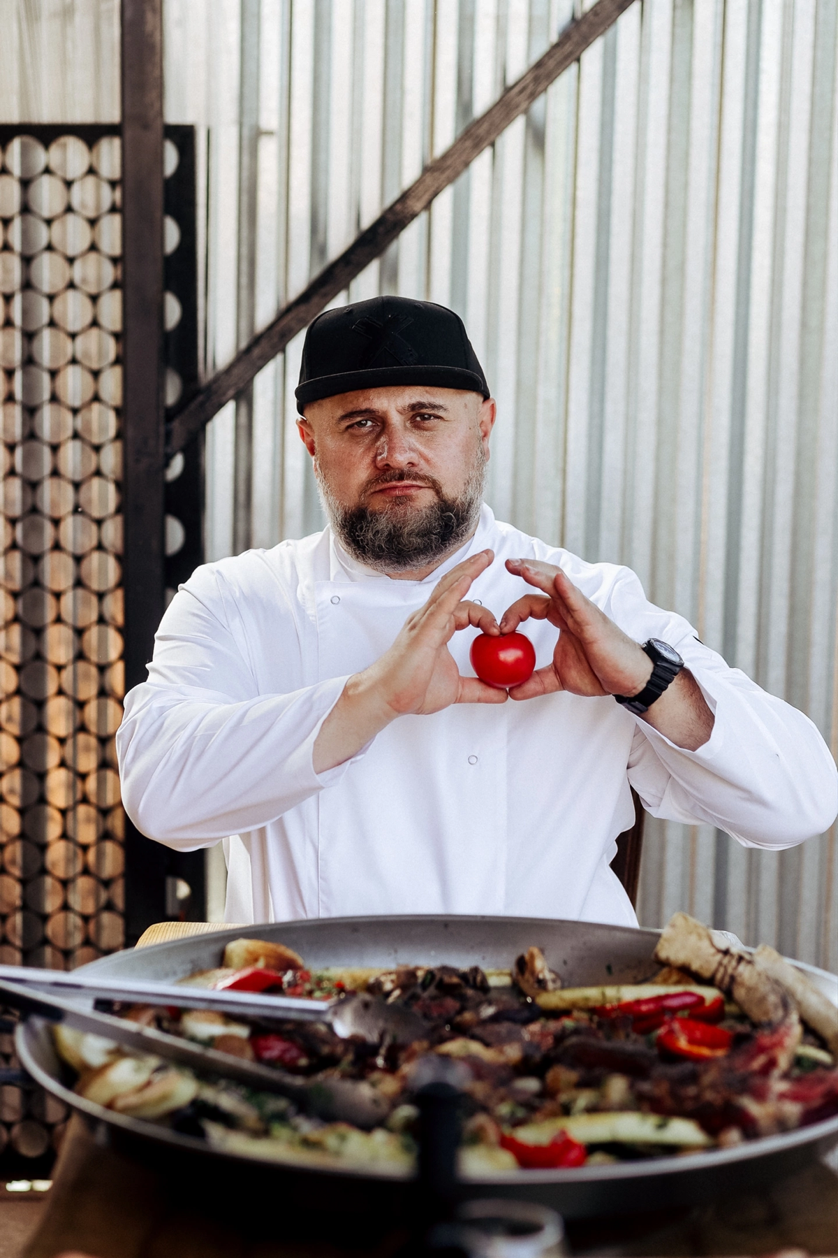 #тффуд
Снял контент для мобильного шефа. Уложились в 2 часа, затем ещё полтора часа все это ели и запивали вином. Думаю стать фотографом шефов :) | Сетка — социальная сеть от hh.ru