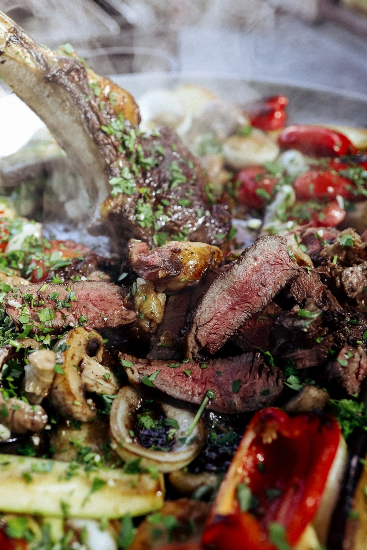 #тффуд
Снял контент для мобильного шефа. Уложились в 2 часа, затем ещё полтора часа все это ели и запивали вином. Думаю стать фотографом шефов :) | Сетка — социальная сеть от hh.ru