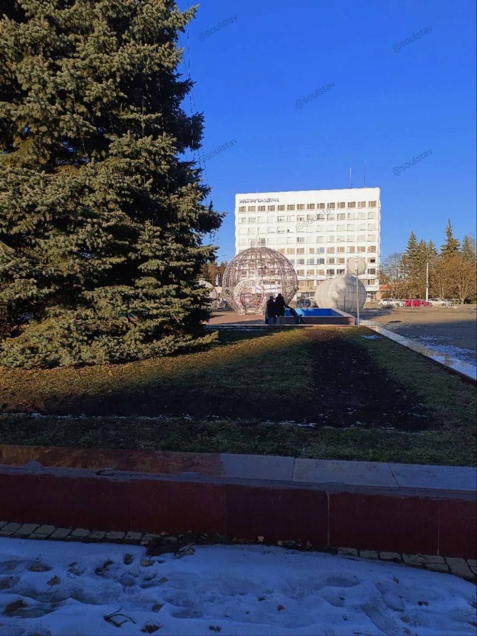 🤩 Огромные ёлочные шары на площади 200-летия
📷 soulstav
@stavropolyevibe | Сетка — социальная сеть от hh.ru
