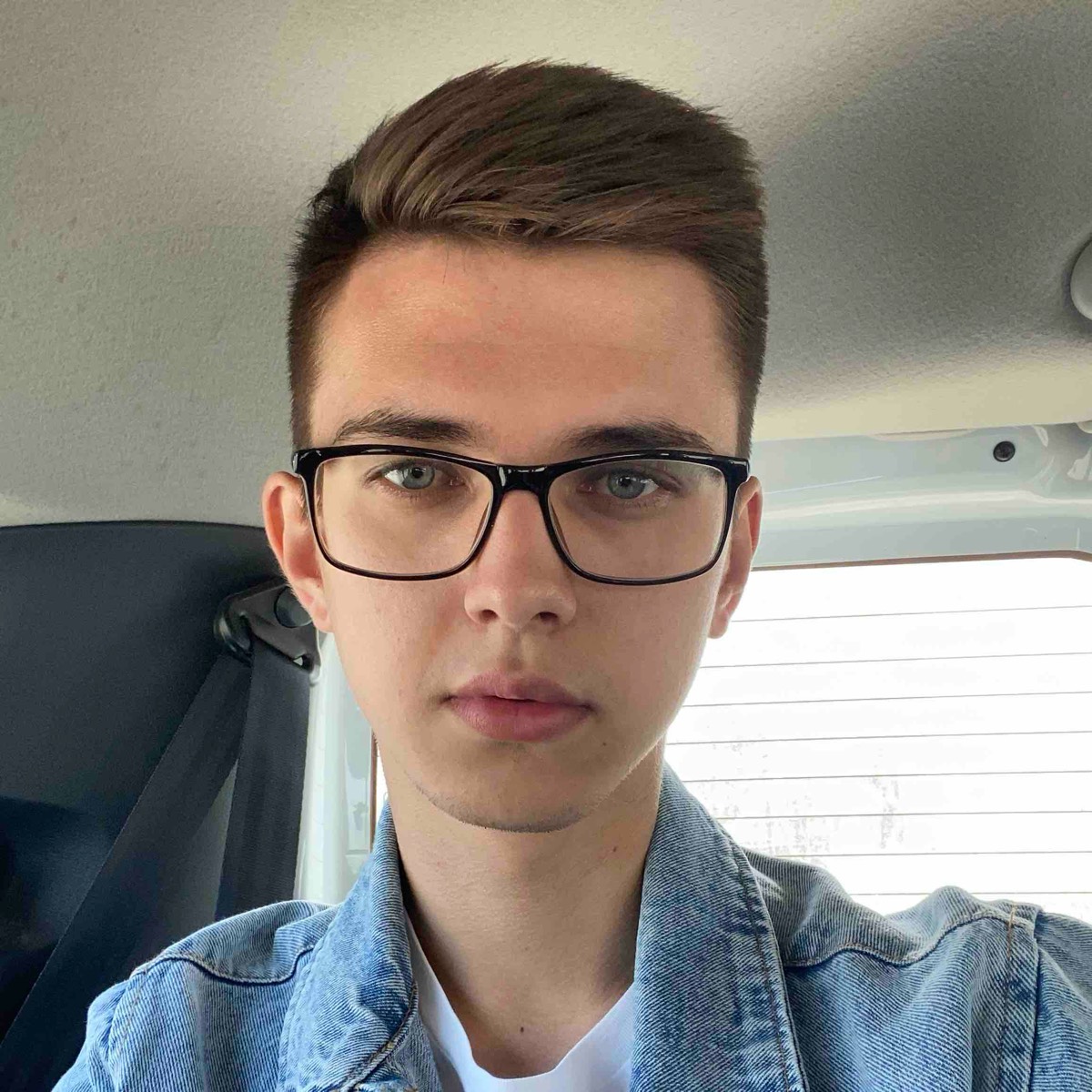 Ислам Исламов