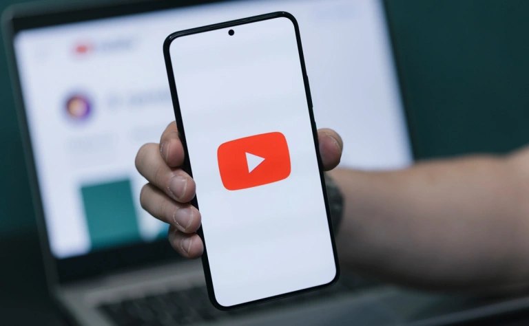Трафик YouTube в России упал ниже 20% от средних значений.
В Google уже заявили, что это не они, в ответ на заявления Путина что это на стороне Google проблемы | Сетка — социальная сеть от hh.ru