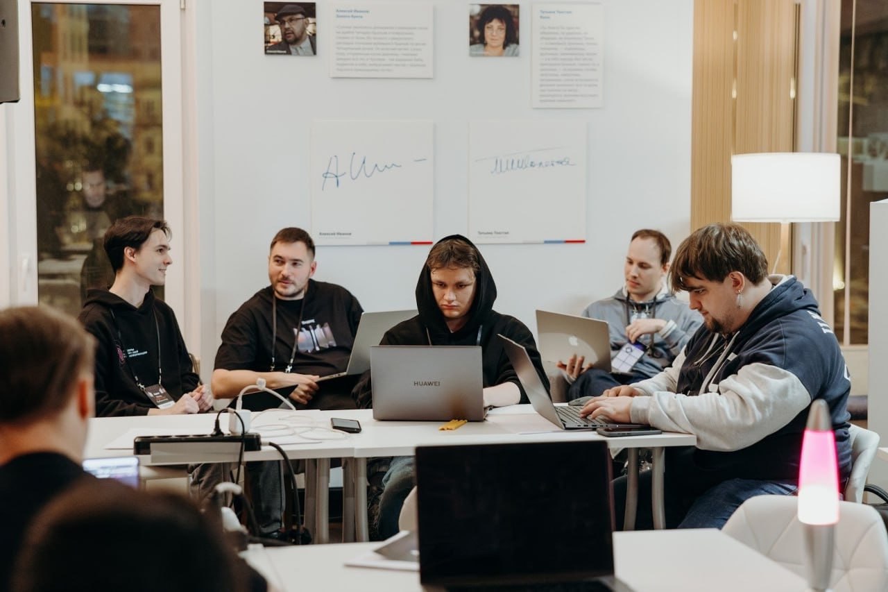 Закончился микро трип в Москву, за пару дней успел сходить на два ивента Ночь опенсорс библиотек и Frontend Night by Sber | Сетка — социальная сеть от hh.ru