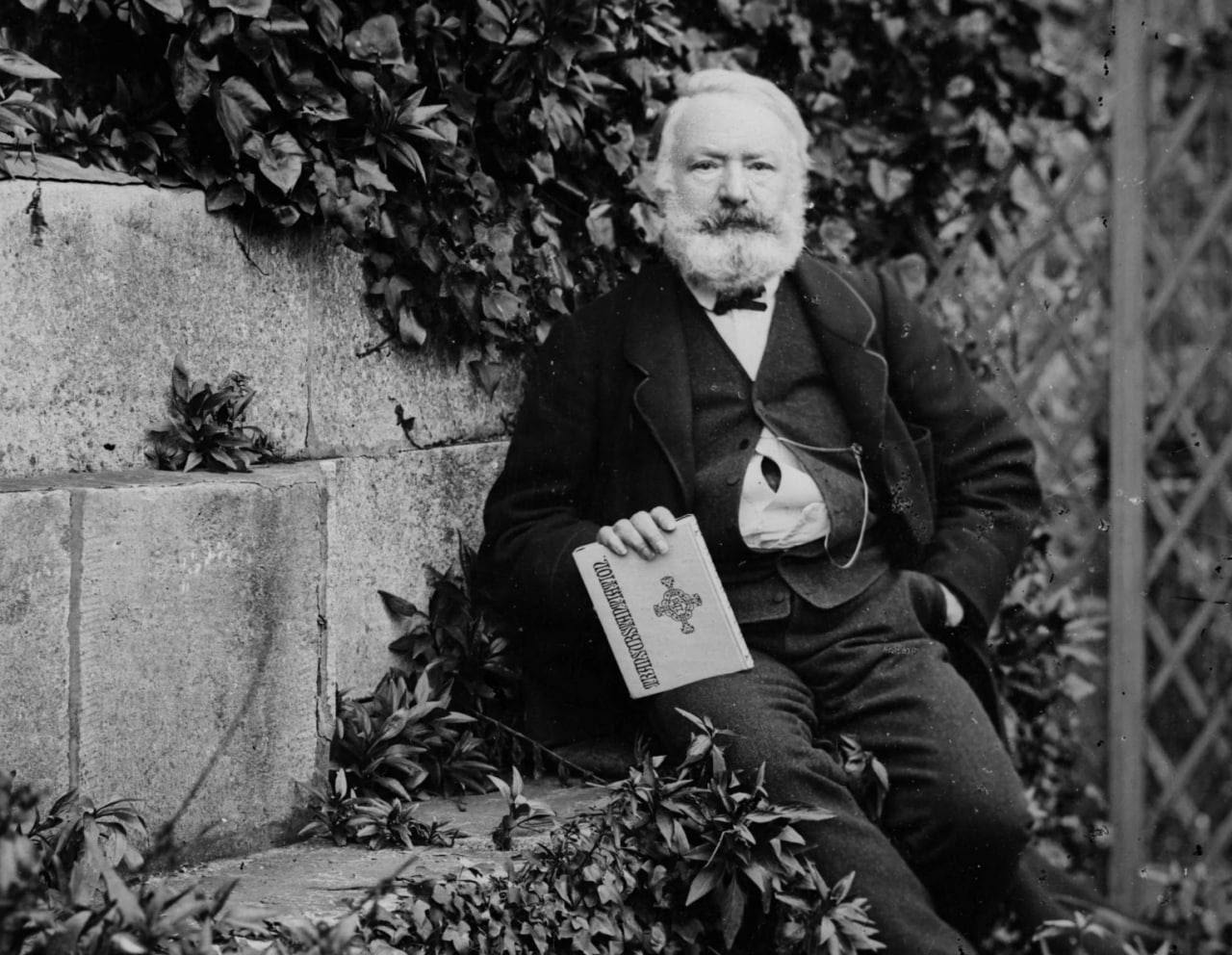 Виктор Гюго✍🏻 Опьянение и пьянство – две разные вещи. Желать определённую женщину – опьянение. Желать женщину вообще – то же, что пьянство.#цитата
Telegram канал Дом-Книг📕📗📘📙https://t.me/domkn | Сетка — социальная сеть от hh.ru