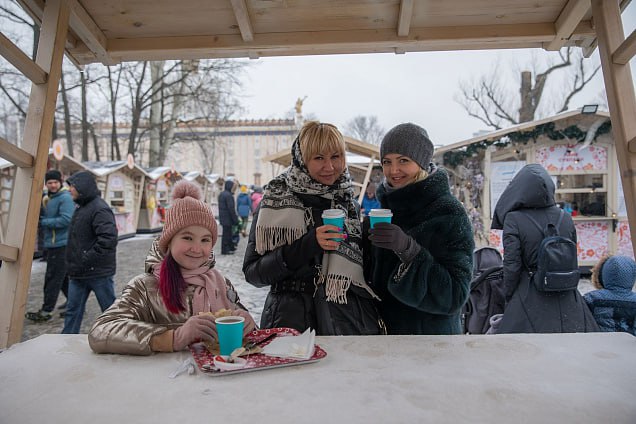 🎄На ВДНХ пройдет Новогодняя ярмарка
С 27 декабря по 8 января
10:00 - 21:00
В программе:
🎊 Занятия по росписи елочных игрушек, созданию открыток, свечей, ароматических мешочков, а также украшений для д... | Сетка — социальная сеть от hh.ru