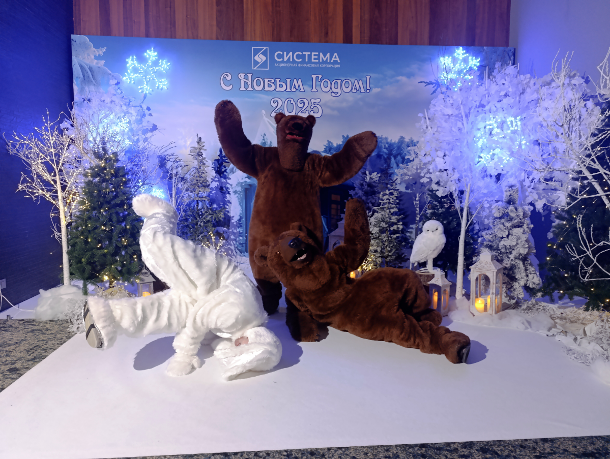 Новогодний корпоратив для АФК Система совместно с агентством Amigo Event Service.
За декор отвечала Алёна Гасанова. Ведущий Вадим Ждан и Ольга Жук. Хедлайнеры Artik&Asti | Сетка — социальная сеть от hh.ru