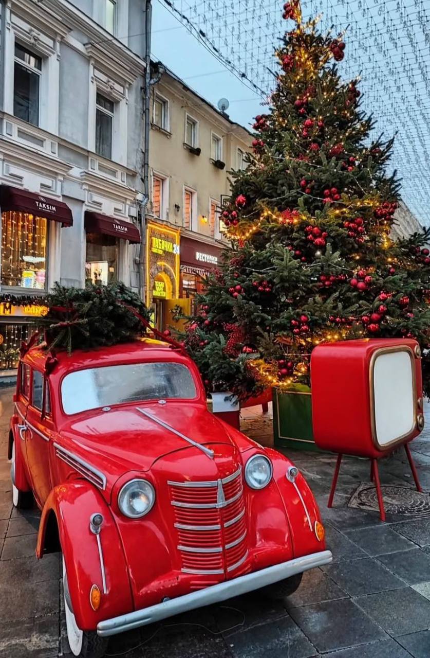 🎄Новогодние украшения в Камергерском переулке
📲Подпишитесь наВдвижении
#бесплатно | Сетка — социальная сеть от hh.ru