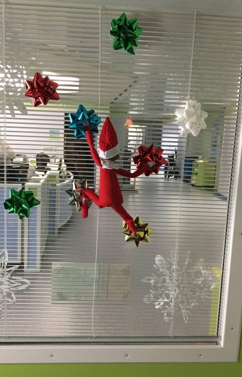 🎄 Флешмоб: Мой новогодний офис!
Праздники всё ближе, а значит, самое время украсить рабочее место и добавить немного волшебства в повседневные будни! Мы уже создали у себя праздничную атмосферу — дели... | Сетка — социальная сеть от hh.ru