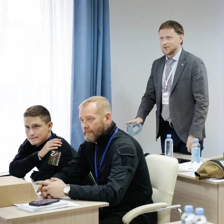 Знаете, есть такая штука — наставничество. Думаешь: «Ну что там? Десяток советов, встреч, и всё. Люди сами справятся». Ага, сейчас | Сетка — социальная сеть от hh.ru