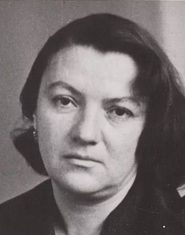 ❤️ Ирина СнеговаВсё обойдётся в лучшем виде.
Не спорь. Дыши. Прими урок.
Выходит срок любой обиде,
И жизнь - длинней, чем этот срок.
Пообомнётся, поостынет
И вдоль пойдёт - не поперёк.. | Сетка — социальная сеть от hh.ru