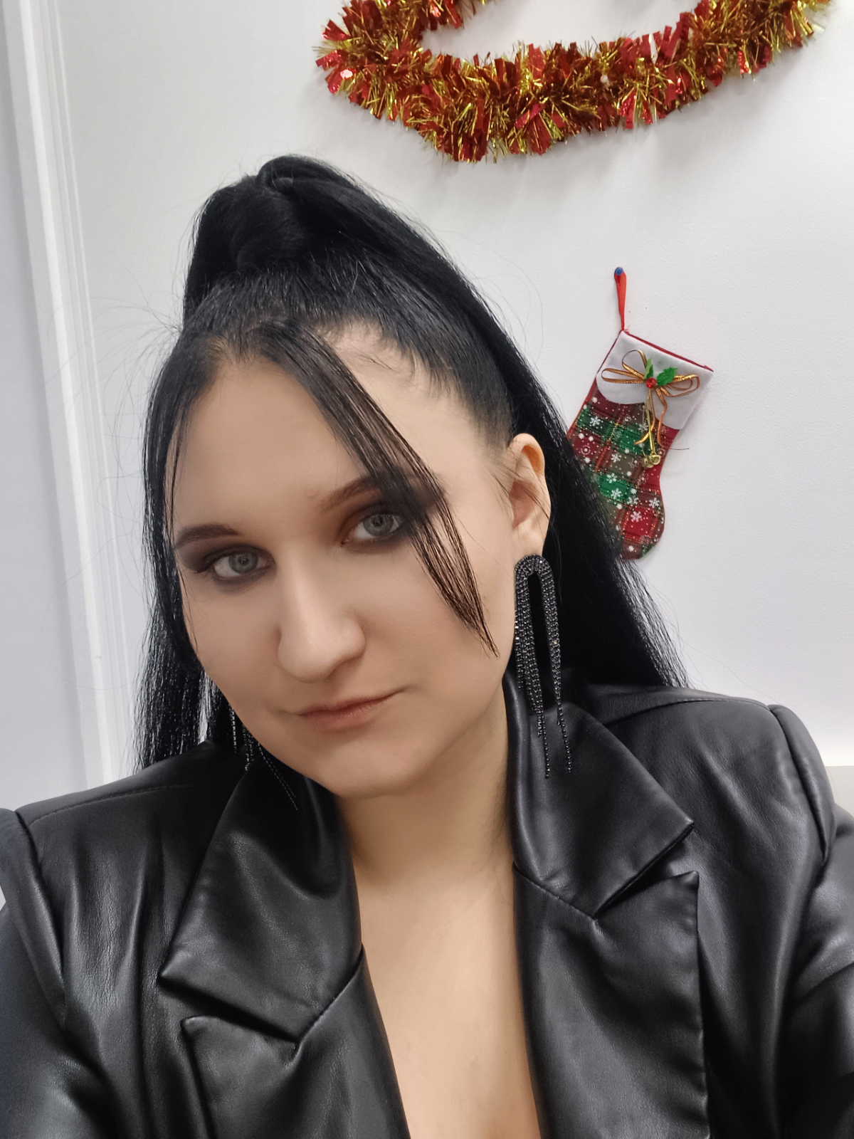 Сезон новогодних корпоративов объявляю закрытым🎄🎁
Это было интересно, увлекательно и точно незабываемо для моей нервной системы🫠😅 | Сетка — социальная сеть от hh.ru