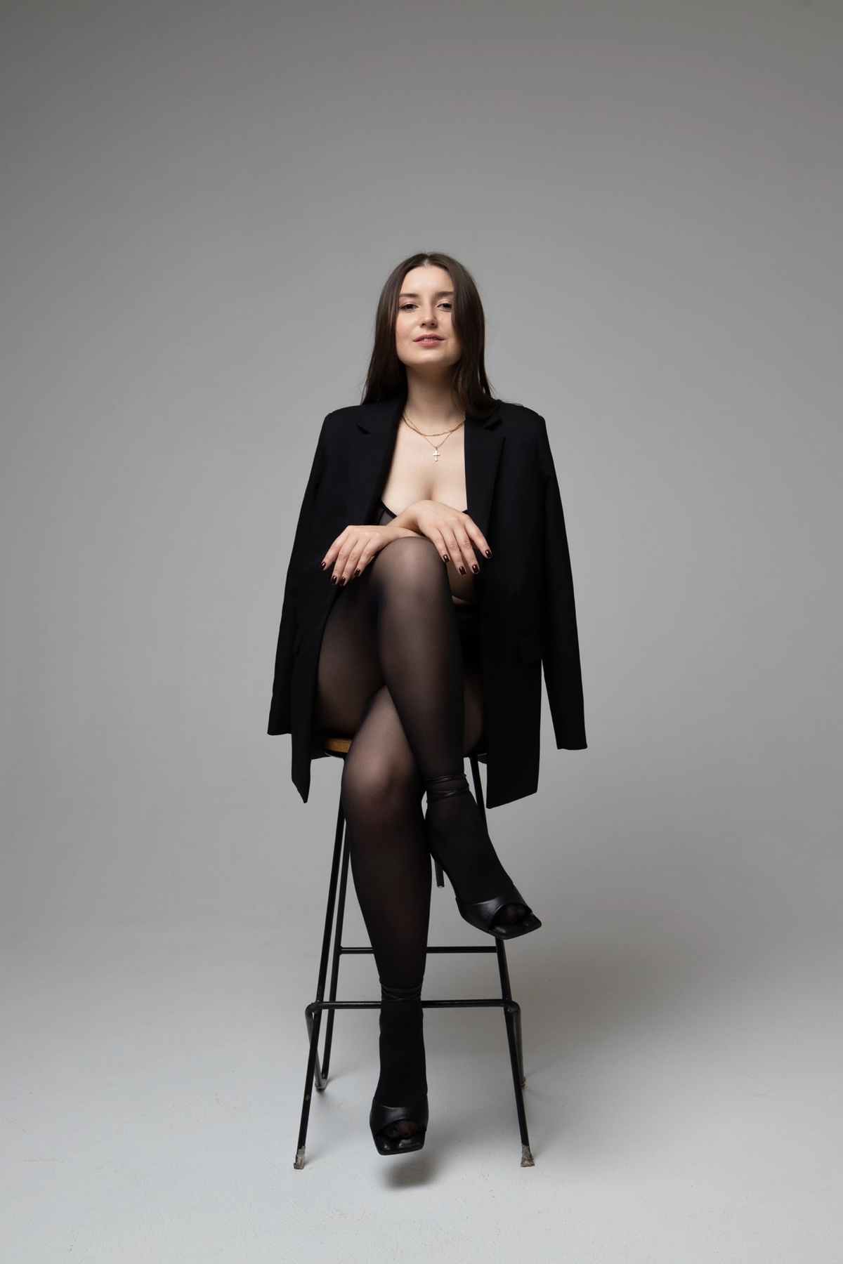 Когда ты рекламны фотограф, то должен разбираться во всех жанрах!  
Вот и фотосессия ко Дню Рождения! 🥳🎉🎂  
Photographer: Alexander Volosencev
Customer: Anastasia Churikova
Location: LeonaStage
Muah: ... | Сетка — социальная сеть от hh.ru