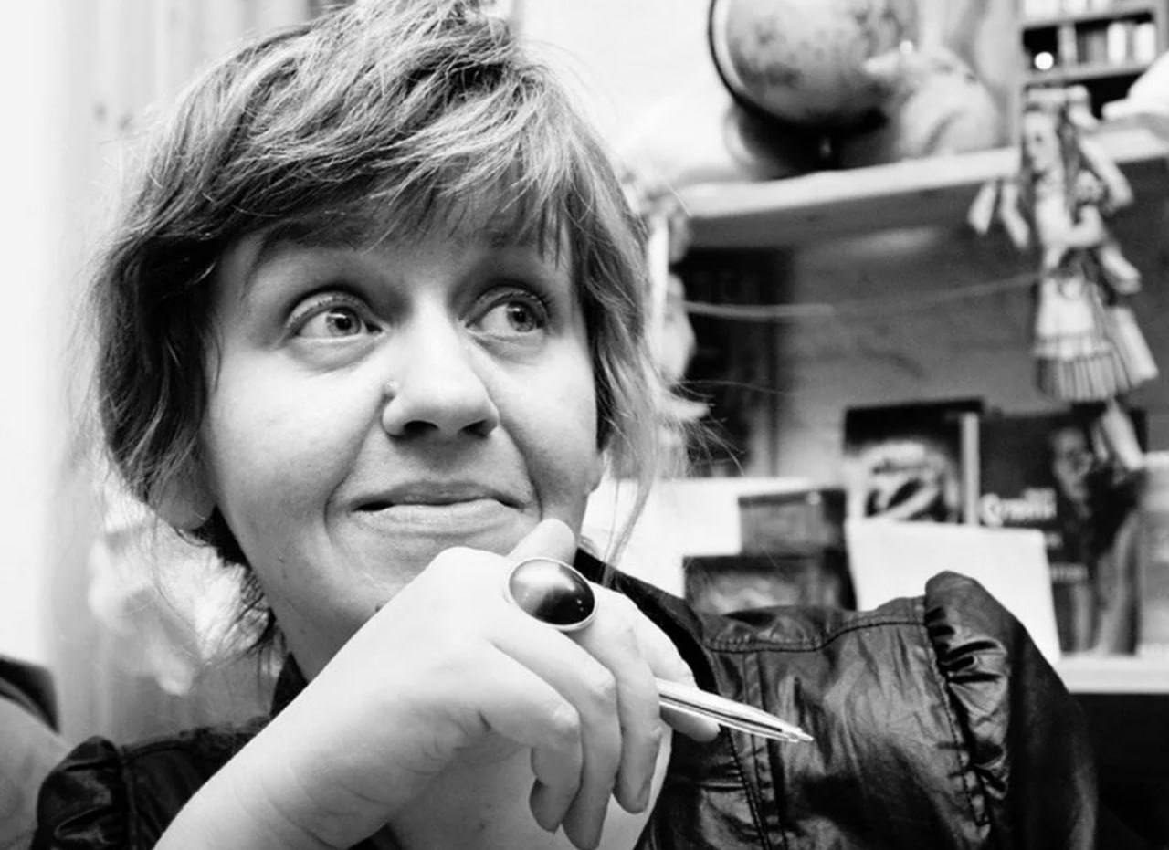 Макс Фрай✍🏻 "Позориться" — слово из лексикона обычного человека, озабоченного чужим мнением и прочими социальными грузилами.Согласны?#цитата
Telegram канал Дом-Книг📕📗📘📙https://t.me/domkn | Сетка — социальная сеть от hh.ru