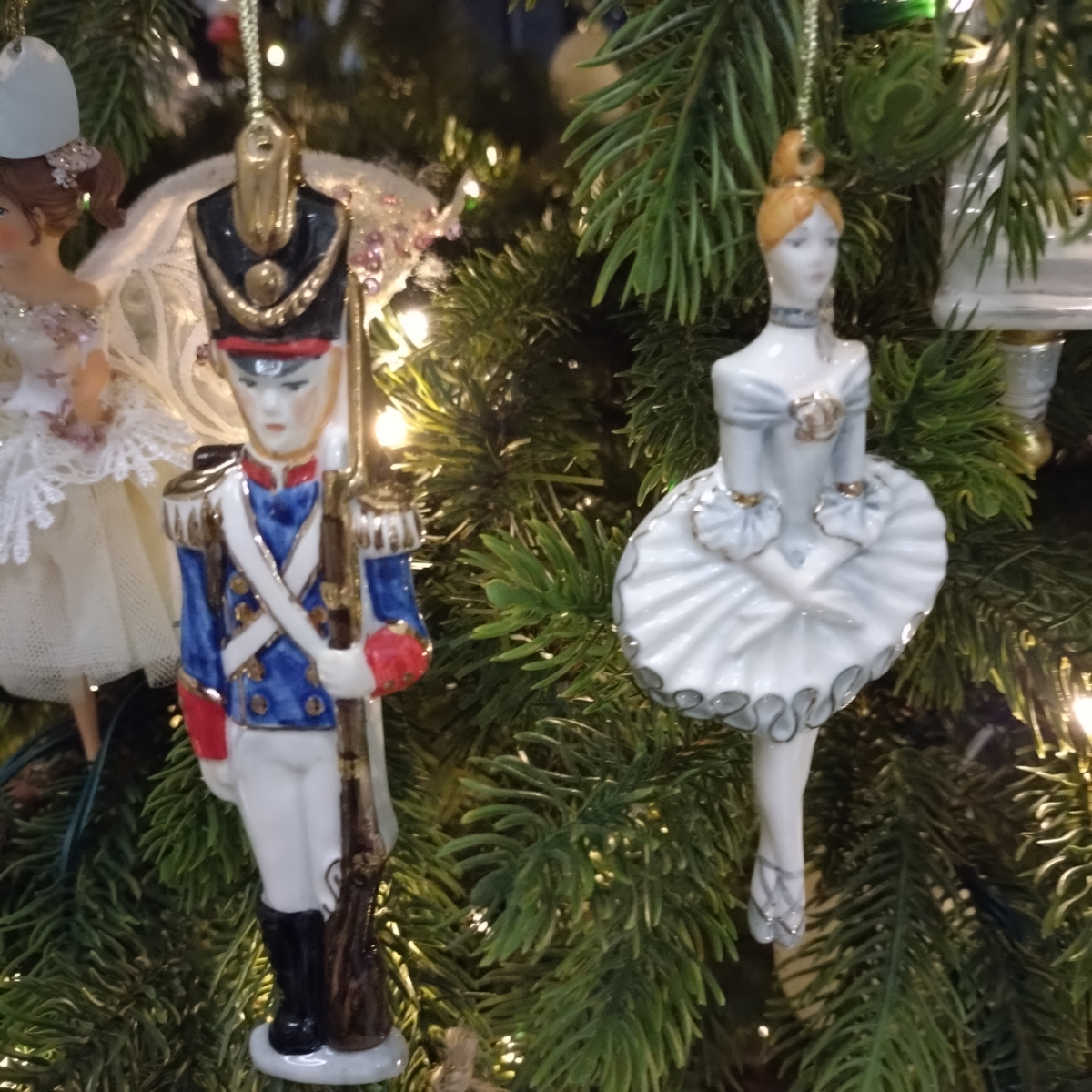 Пусть в новом году всё будет лучше, светлее и теплее, больше моря, меньше стрессов и лучше результаты, больше любви, здоровья и взаимопонимания  
С наступающим!😁 | Сетка — социальная сеть от hh.ru