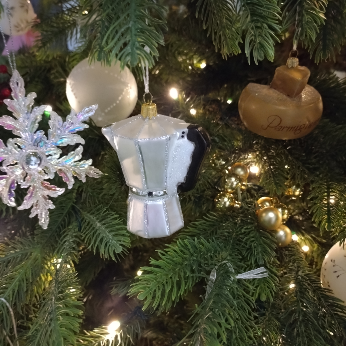 Пусть в новом году всё будет лучше, светлее и теплее, больше моря, меньше стрессов и лучше результаты, больше любви, здоровья и взаимопонимания  
С наступающим!😁 | Сетка — социальная сеть от hh.ru