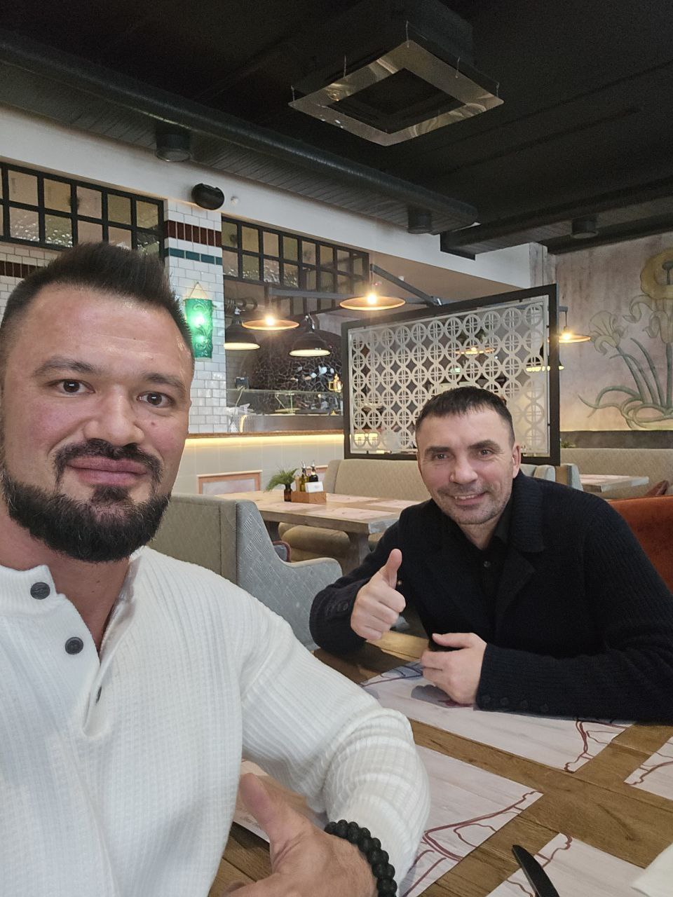Встретились с Виктором.
Позавтракали и наметили планы на 2025 год.
Виктор строит Крутые дома, планируем что нибудь грандиозное построить.
Кто с нами? Дайте огня◾️ | Сетка — социальная сеть от hh.ru