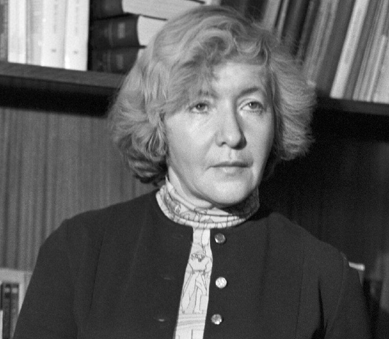 ❤️ Юлия ДрунинаИ чем дольше на свете живем,
Тем мы к истине ближе жестокой:
Одиночество страшно вдвоем,
Легче попросту быть одинокой...
#стихи
Telegram канал Дом-Книг📕📗📘📙https://t.me/domkn | Сетка — социальная сеть от hh.ru