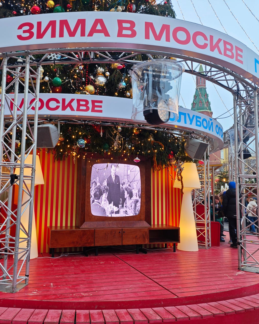 Новогоднее оформление от правительства города Москва | Сетка — социальная сеть от hh.ru